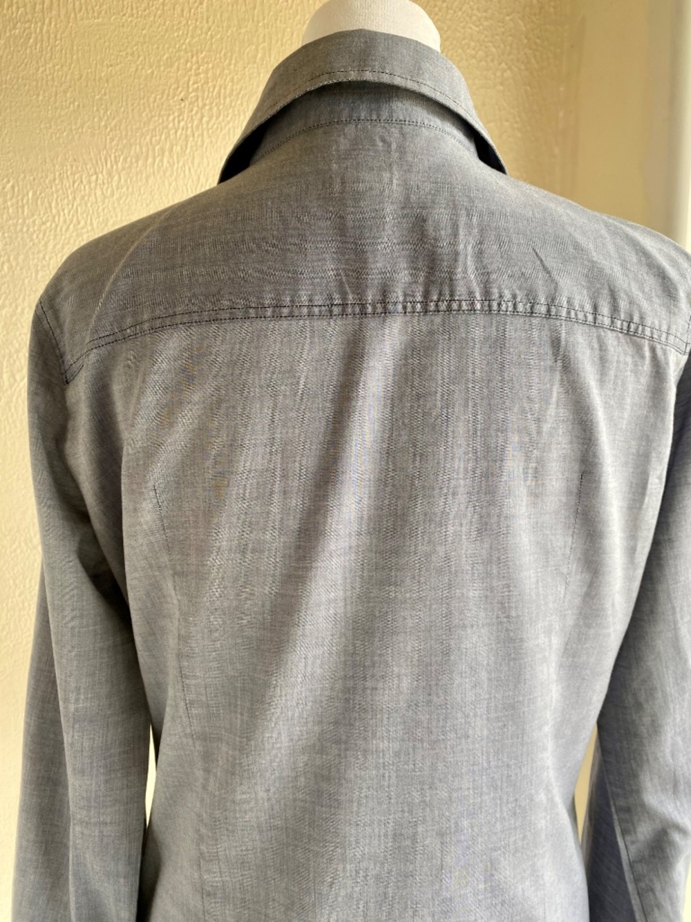 J. Crew The Perfect Shirt cotton long sleeve button-down in blue chambray Size 6 - Picture 5 of 11